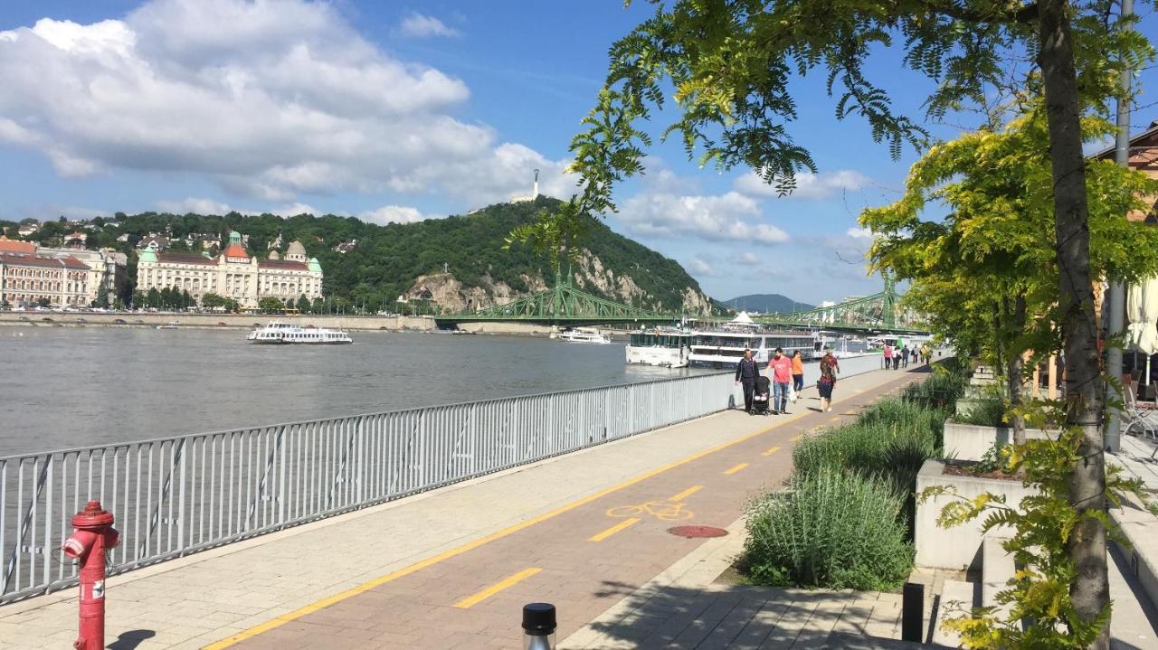 Riverside Balcony Apartment With View To Danube Budapešť Exteriér fotografie